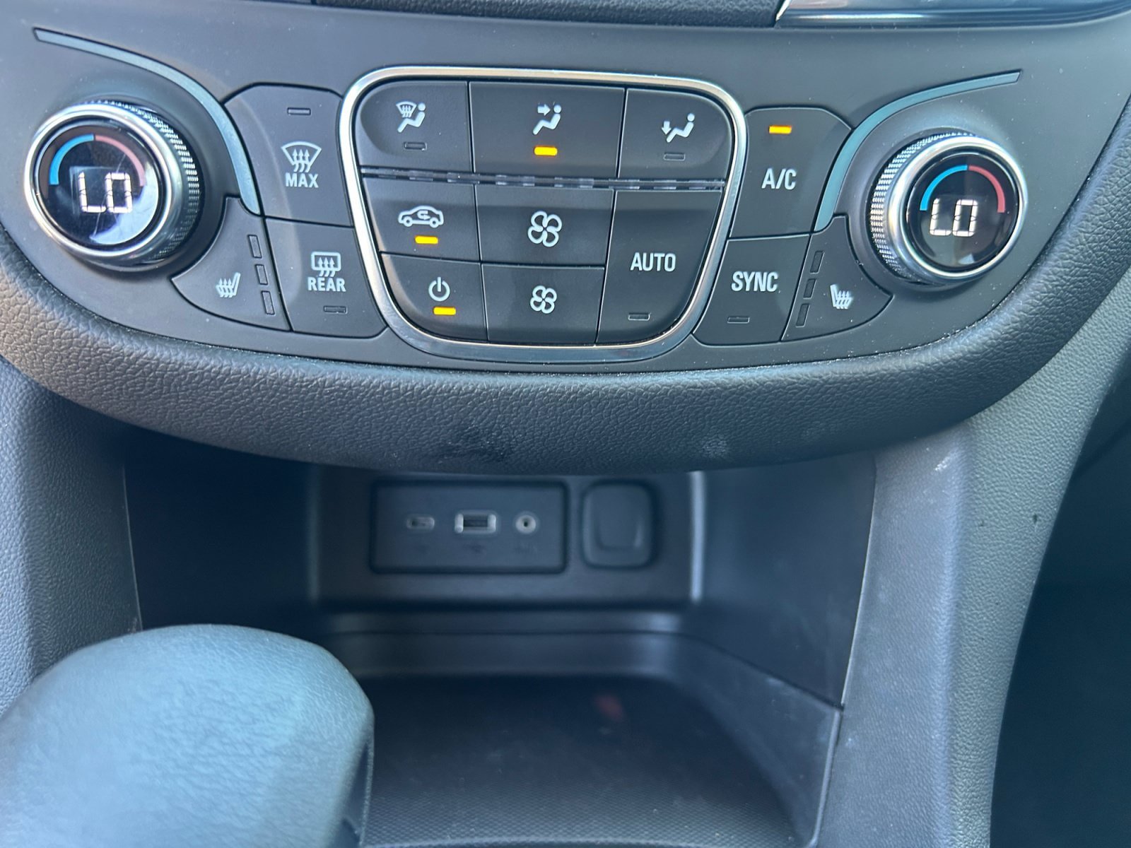 Used 2024 Chevrolet Equinox LT AWD/4WD image 22