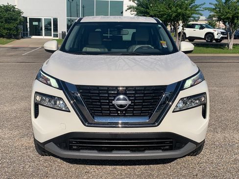 Used 2023 Nissan Rogue SV FWD image 3