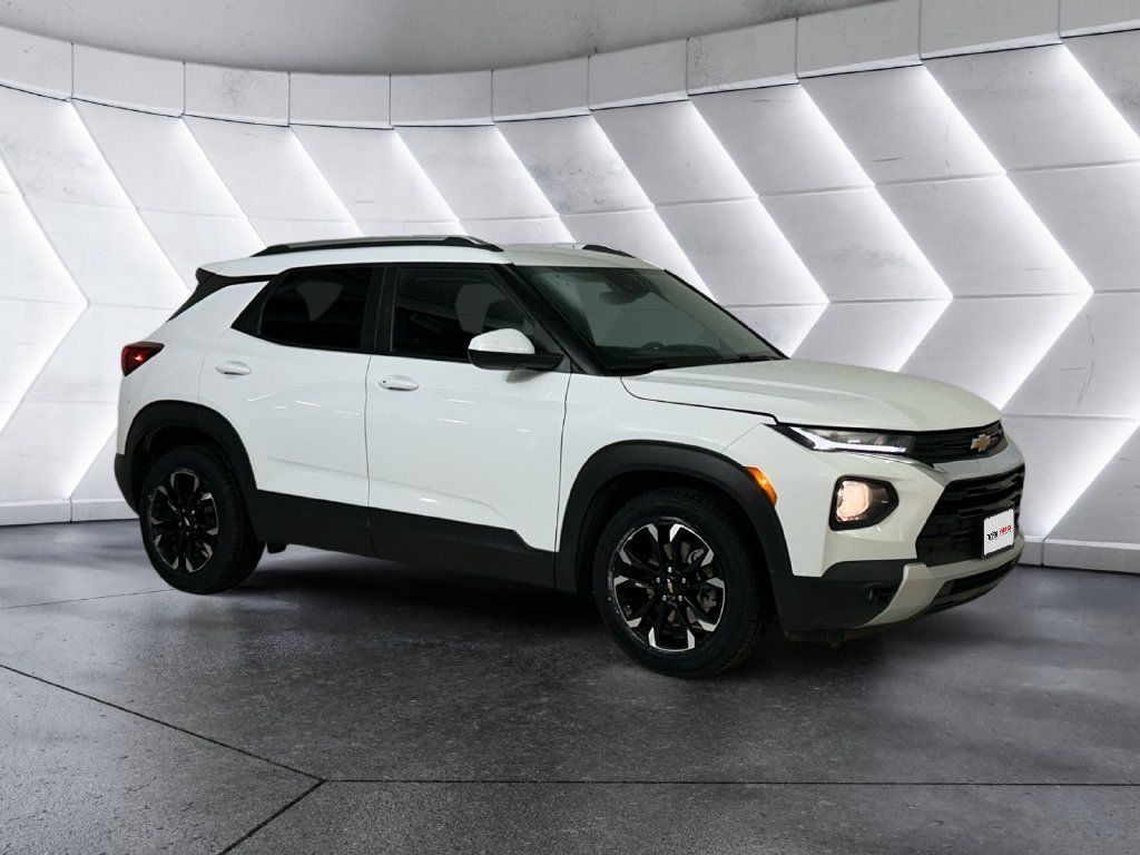 Used 2022 Chevrolet TrailBlazer LT FWD image 1