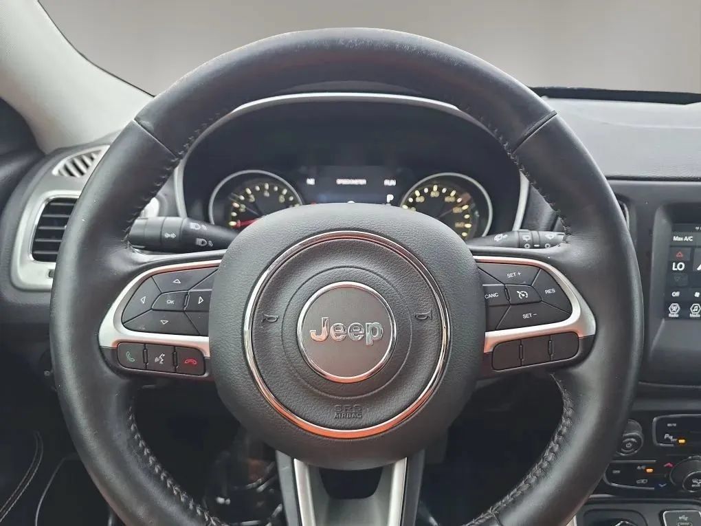 Used 2018 Jeep Compass Latitude w/ Popular Equipment Group AWD/4WD image 17