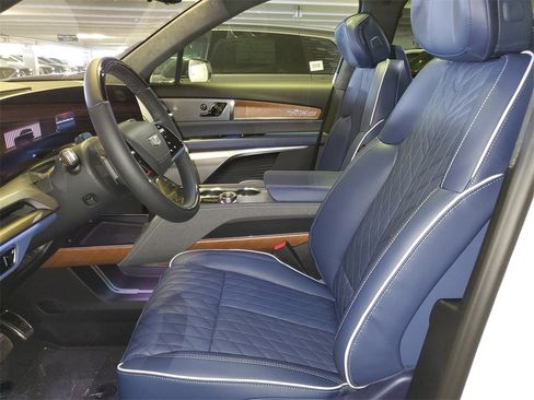 New 2026 Cadillac Vistiq Premium Luxury w/ LPO, Floor Liner Package image 16