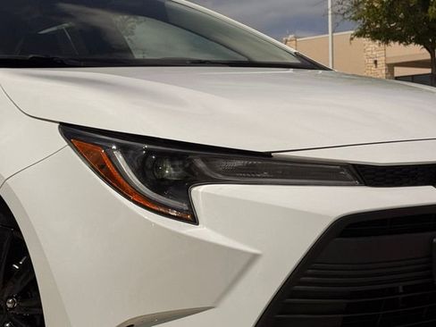 Used 2023 Toyota Corolla LE image 3