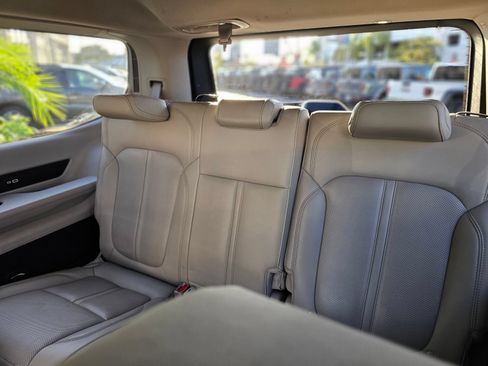 Used 2024 Jeep Wagoneer Series II AWD/4WD image 24