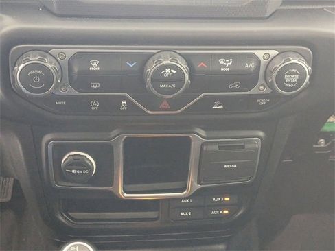 Used 2023 Jeep Wrangler Willys image 19