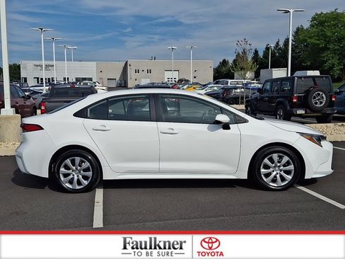 Used 2025 Toyota Corolla LE FWD image 7
