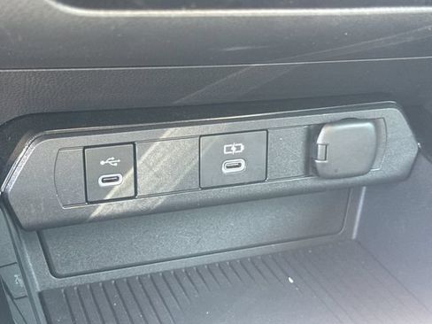 Used 2024 Toyota Prius LE FWD image 22