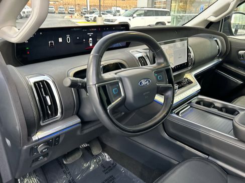 Certified 2025 Ford Expedition Max Platinum image 29