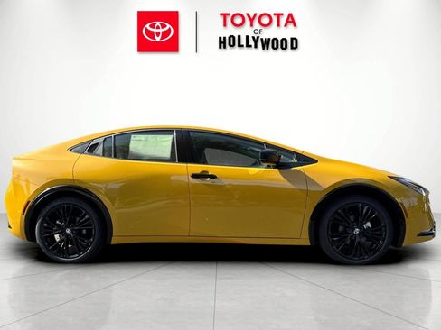 New 2027 Toyota Prius FWD image 3