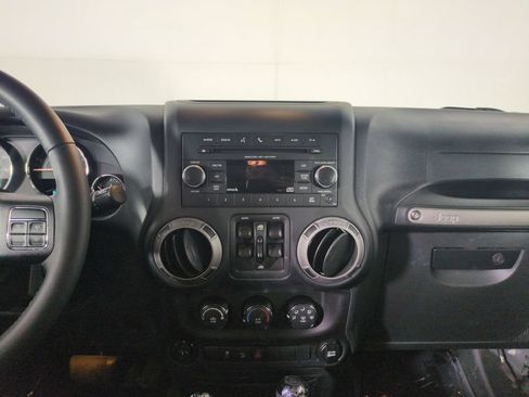 Used 2017 Jeep Wrangler Unlimited Sport w/ Quick Order Package 24S AWD/4WD image 18