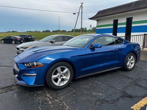 Used 2018 Ford Mustang Coupe RWD image 3