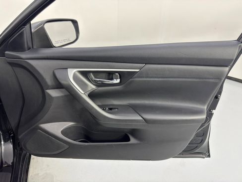 Used 2018 Nissan Altima 2.5 SR w/ SR Midnight Edition image 39