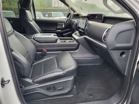 Used 2025 Ford Expedition Max Platinum AWD/4WD image 10