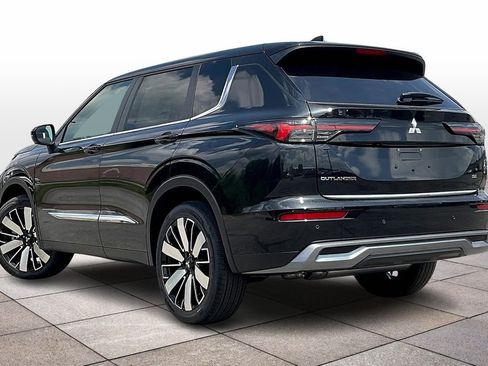 New 2025 Mitsubishi Outlander SE image 3