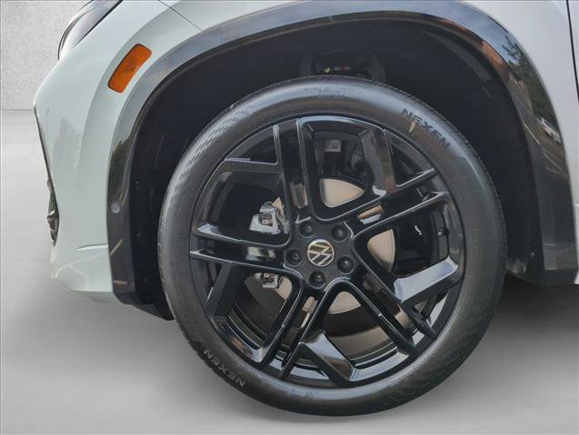 New 2026 Volkswagen Tiguan SE R-Line FWD image 30