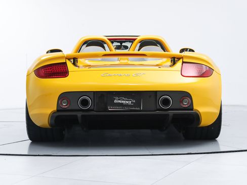 Used 2005 Porsche Carrera GT RWD image 5