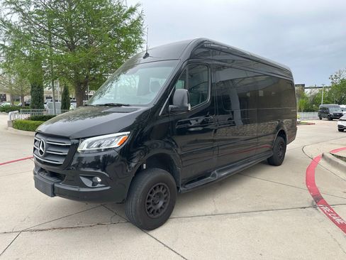 Used 2024 Mercedes-Benz Sprinter 2500 image 4