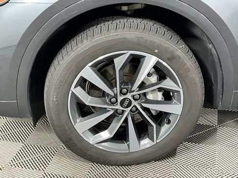 Used 2023 Audi Q5 2.0T Premium w/ Convenience Package AWD/4WD image 12