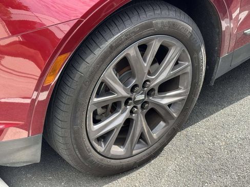 Used 2018 Cadillac XT5 Luxury w/ LPO, Black Ice Package AWD/4WD image 6