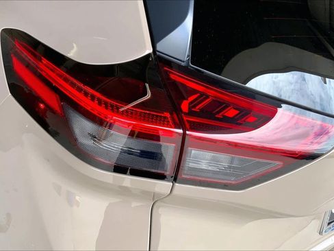 Used 2025 Nissan Rogue SV AWD/4WD image 28