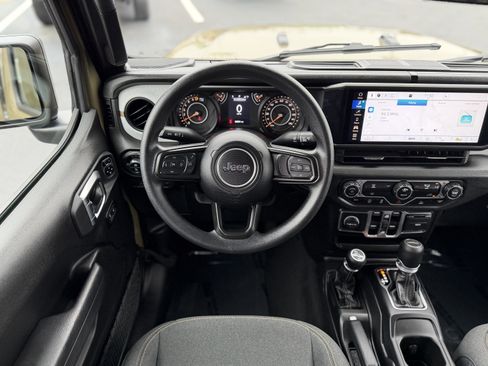 Used 2025 Jeep Gladiator Sport image 15