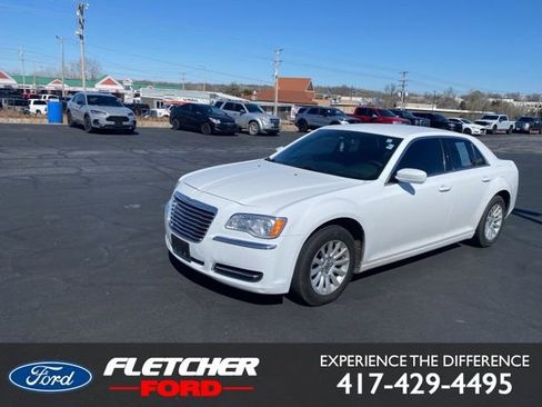 Used 2014 Chrysler 300 Base image 1