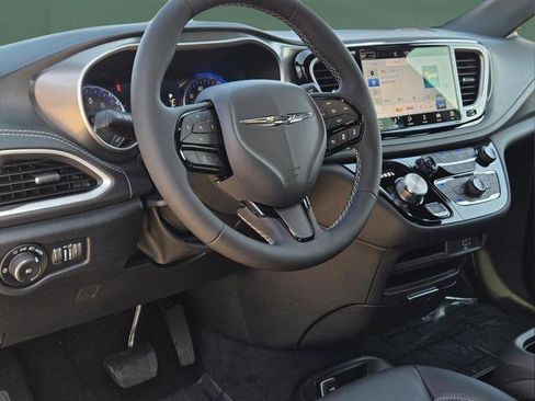 New 2026 Chrysler Pacifica Select w/ S Appearance Package image 17