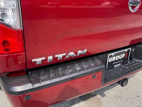 Used 2018 Nissan Titan SV w/ SV Convenience Package RWD image 31