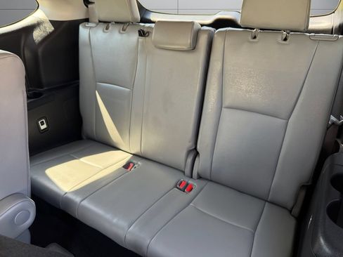 Used 2023 Toyota Highlander XLE AWD/4WD image 16
