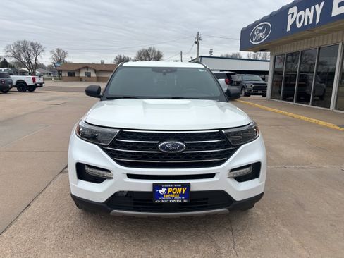 Used 2020 Ford Explorer XLT w/ Equipment Group 202A AWD/4WD image 9