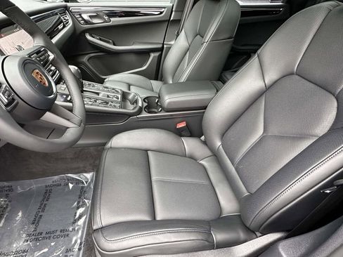 New 2026 Porsche Macan image 5