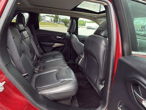 Used 2017 Jeep Cherokee Limited AWD/4WD image 19