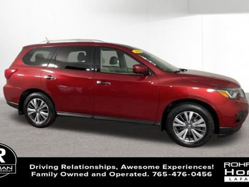 Used 2017 Nissan Pathfinder SL image 2