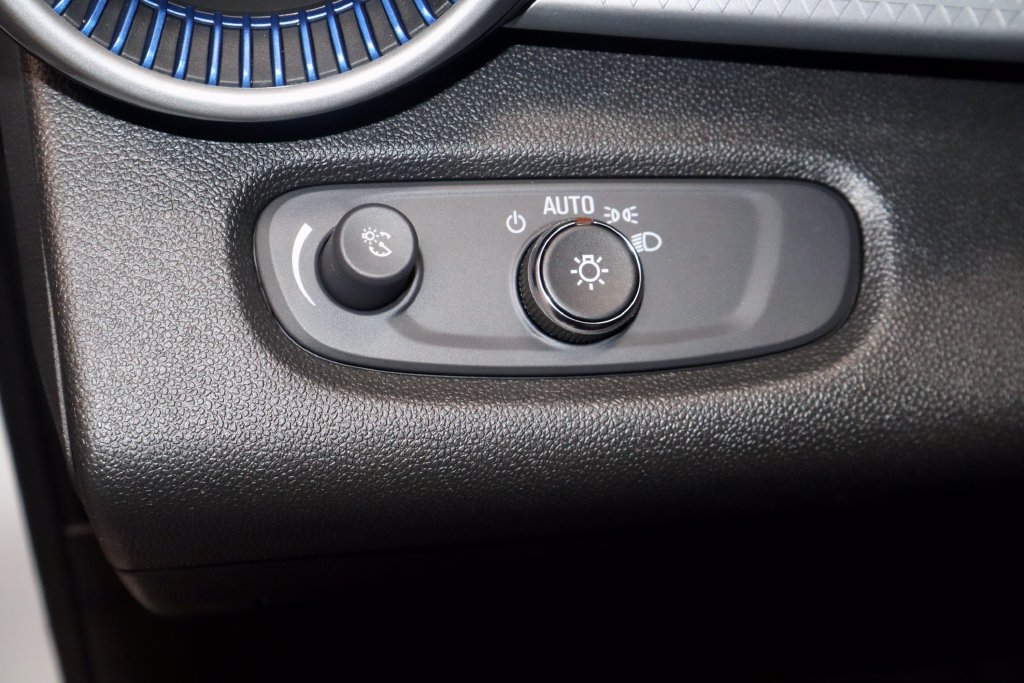 Used 2025 Chevrolet Trax LS FWD image 26