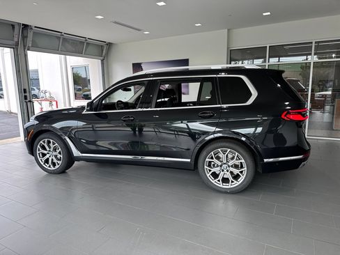 Used 2025 BMW X7 xDrive40i w/ Premium Package AWD/4WD image 5