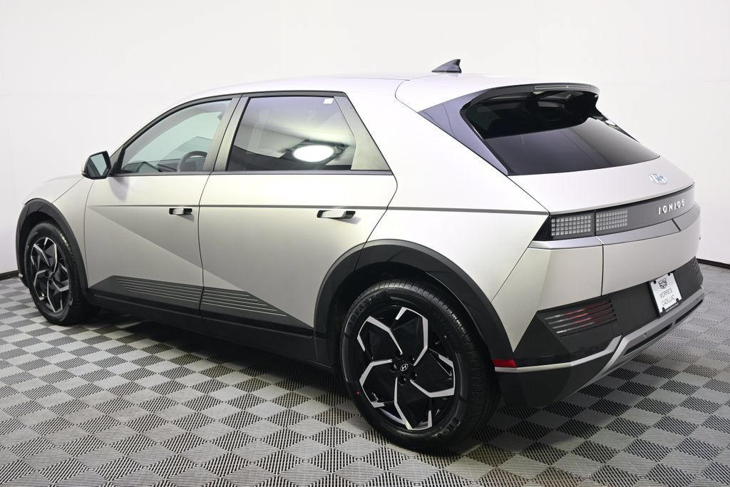 Used 2024 Hyundai Ioniq 5 SEL AWD/4WD image 3