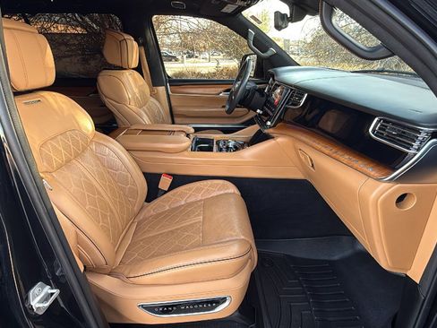 Used 2023 Jeep Grand Wagoneer Series III image 29