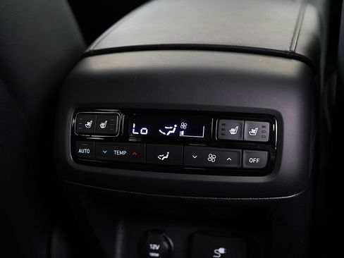 Used 2022 Hyundai Palisade Calligraphy image 16