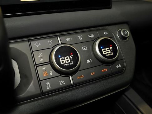 Used 2023 Land Rover Defender 130 SE image 17