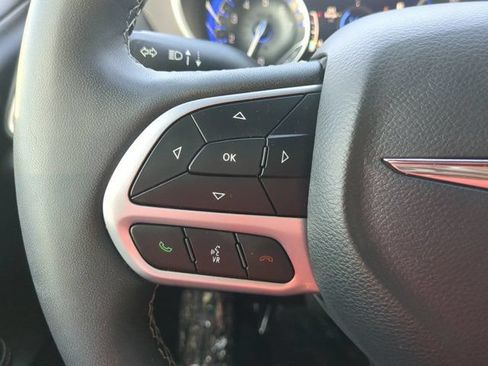 Used 2025 Chrysler Pacifica Select FWD image 24
