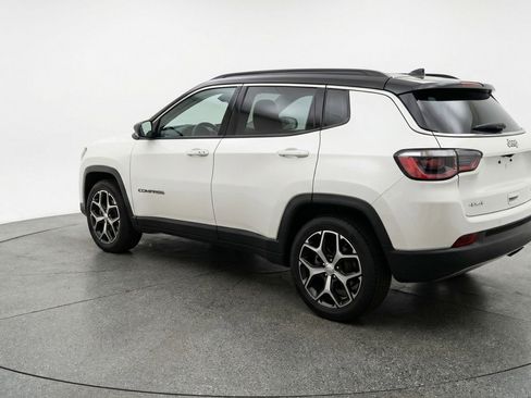 Used 2025 Jeep Compass Limited image 6