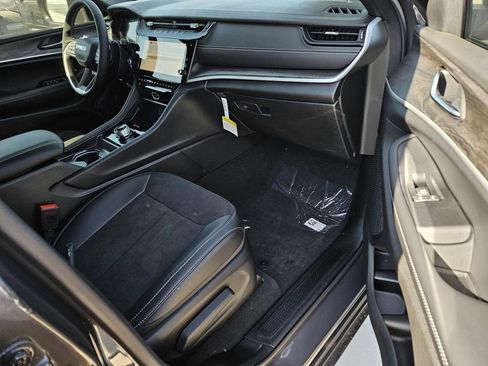 New 2026 Jeep Grand Cherokee Altitude RWD image 7