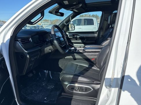 Used 2023 Jeep Wagoneer Series II image 11