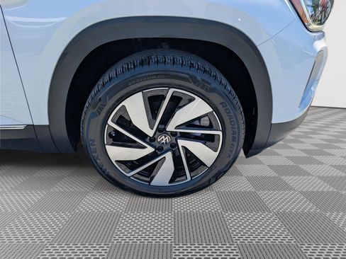 Used 2024 Volkswagen Atlas SEL AWD/4WD image 9