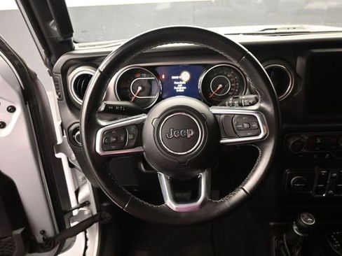 Used 2022 Jeep Wrangler Unlimited Sahara AWD/4WD image 22
