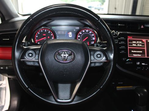 Used 2020 Toyota Camry XSE FWD image 10