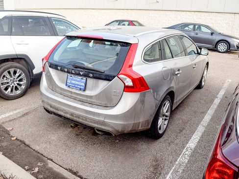 Used 2015 Volvo V60 T5 Premier image 11
