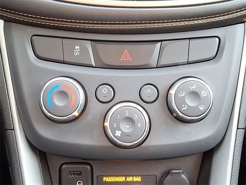 Used 2017 Chevrolet Trax LT w/ LT Convenience Package image 15