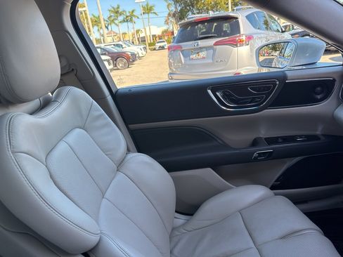 Used 2019 Lincoln Continental Reserve image 22