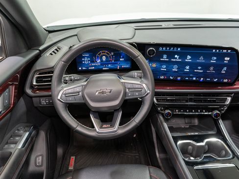 Used 2024 Chevrolet Traverse Z71 image 11