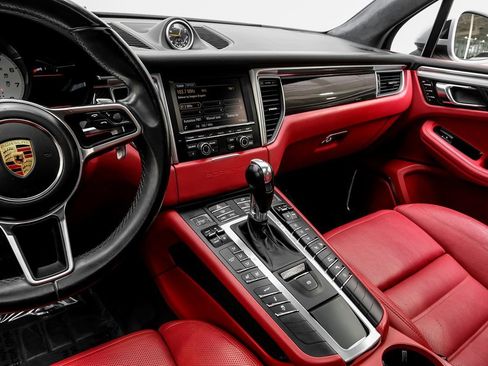 Used 2016 Porsche Macan Turbo image 22